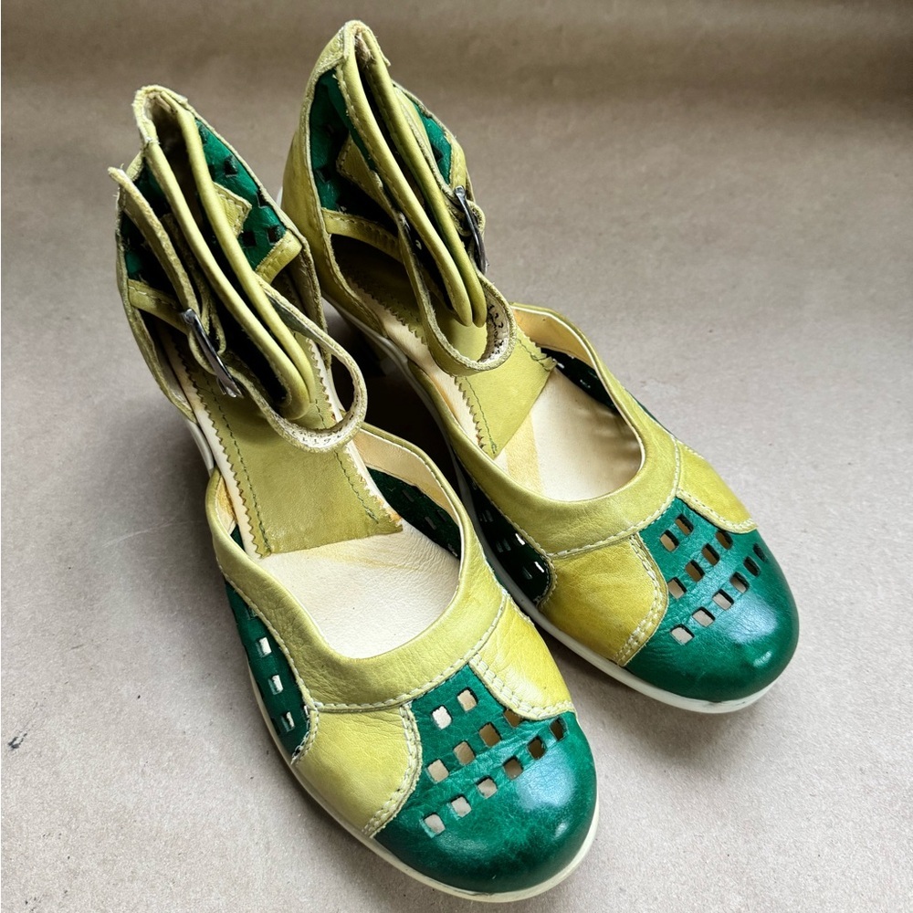 Eject Two Tone Green Leather Mary Jane Heels.